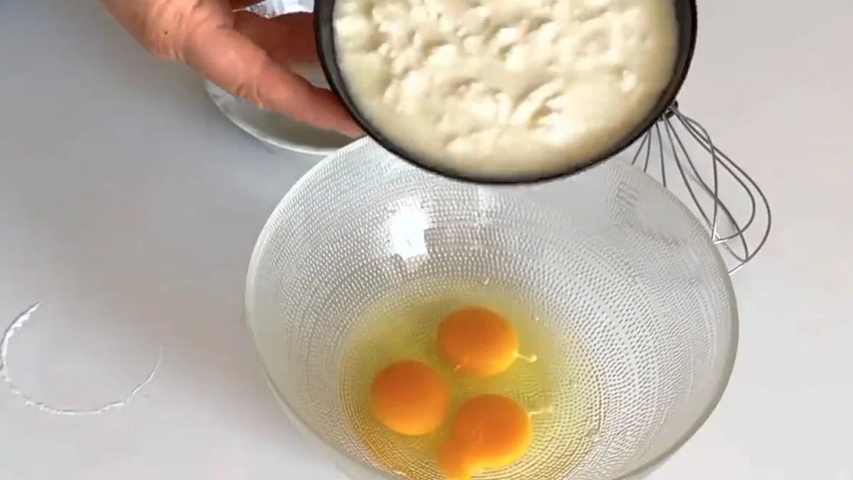 яйца с кисело мляко
